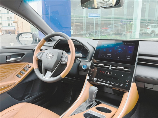 亞洲龍內(nèi)飾簡潔有科技感。