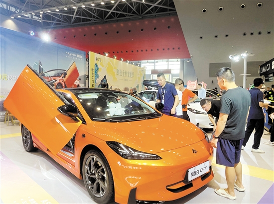 每一屆車展都能吸引數(shù)十家經(jīng)銷商參展，方便消費(fèi)者貨比三家一站式買車。