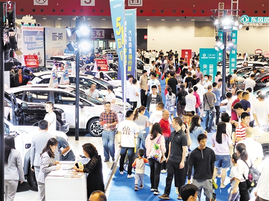 車展現場人氣旺。