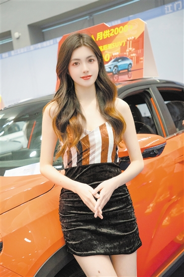 香車美女吸引人目光。