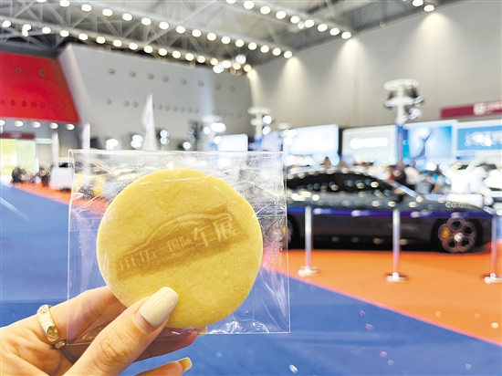 市民現場DIY車展專屬餅干。