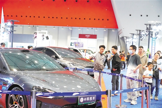 眾多新車現場亮相。