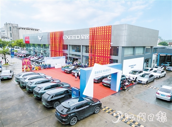 該中心集汽車(chē)銷售、售后維修、保養(yǎng)、二手車(chē)置換、店內(nèi)上牌于一體，方便消費(fèi)者看車(chē)買(mǎi)車(chē)。