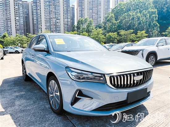 第四代帝豪2025款盡顯大氣動感風(fēng)范。