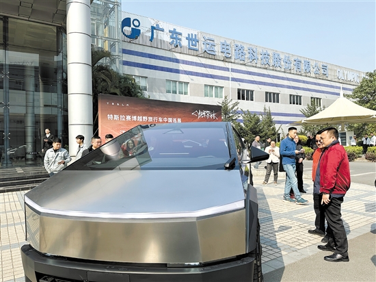 特斯拉賽博越野旅行車。