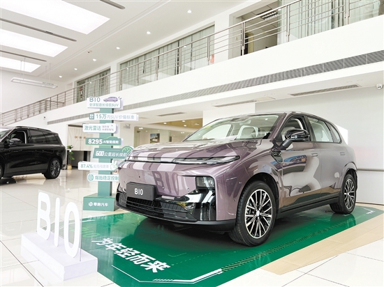 零跑B10外觀時尚運動。