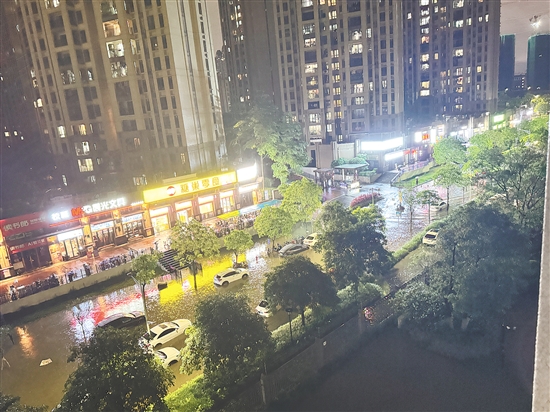 進入5月份，強降雨不斷，有的車主遭遇“水浸車”。