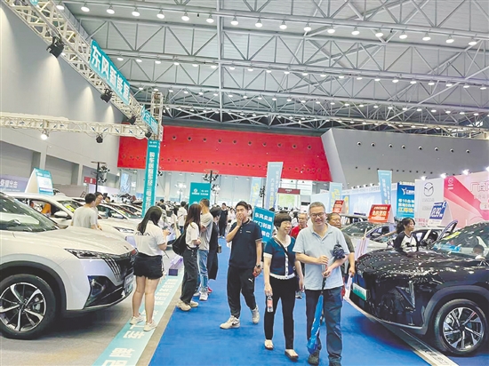 往屆車展現(xiàn)場(chǎng)都十分熱鬧。